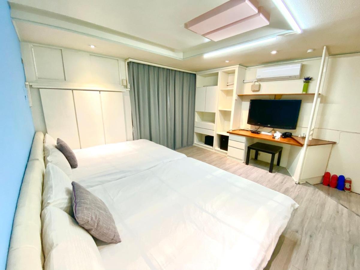 Ferienwohnung Fengjia Pig'S House Taichung Exterior foto
